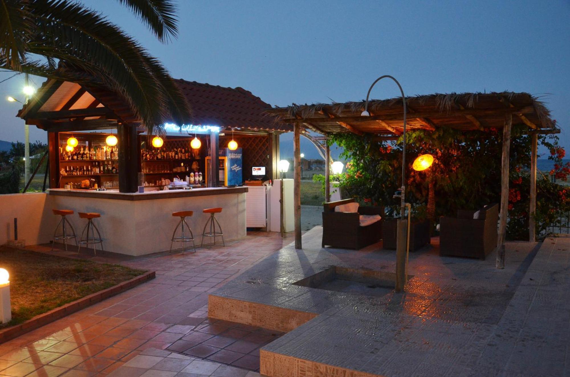 Rihios Hotel Ставрос Экстерьер фото